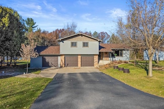 2121 Lovewood Dr, Wisconsin Rapids, WI 54494