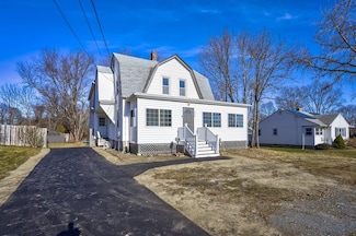 196 Read St, Somerset, MA 02726