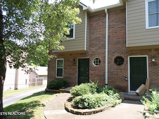 682 Shadywood Ln, Knoxville, TN 37923