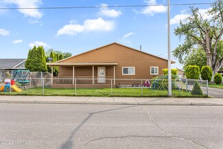 202 E Charron Rd, Moxee, WA 98936