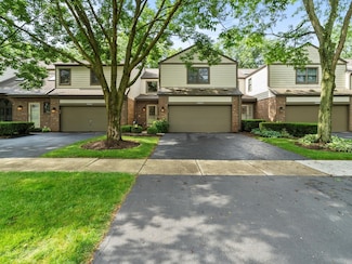 23W505 Green Trails Dr, Naperville, IL 60540
