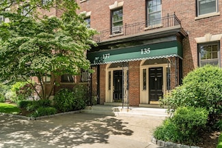 137 Freeman St Unit 3A, Brookline, MA 02446