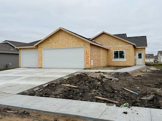 522 Westview Ln E, West Fargo, ND 58078