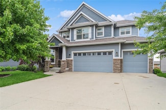 16823 Prairie Dr, Clive, IA 50325