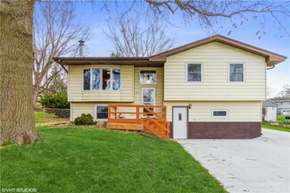 215 Pleasant St, Carlisle, IA 50047