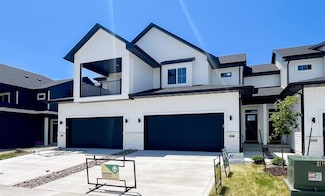 206 NE Doe Pointe Dr, Ankeny, IA 50021