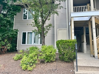 45 Augusta Dr, Annandale, NJ 08801