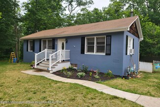 39 School Rd E, Marlboro, NJ 07746