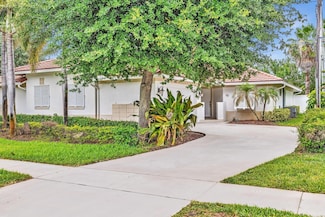 52 Lariat Cir, Boca Raton, FL 33487