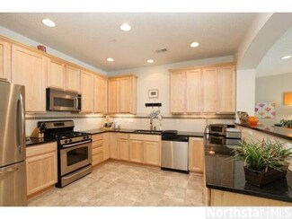 11181 11181 Kinsley St, Eden Prairie, MN 55344