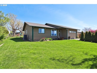 616 D St, Dallesport, WA 98617