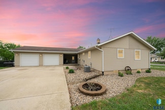 350 W Maple St, Edgerton, MN 56128