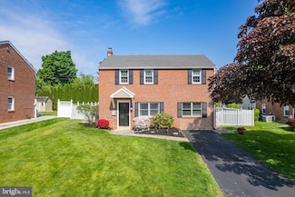 4006 S Warner Rd, Lafayette Hill, PA 19444