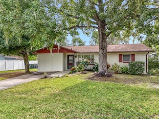 566 Wisteria Ave, Umatilla, FL 32784