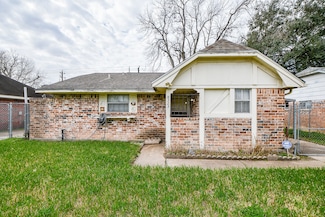 8323 Ponnel Ln, Houston, TX 77088