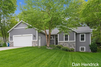 14832 Canary Dr, Grand Haven, MI 49417