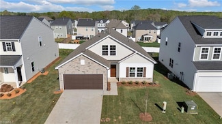 2563 Raspberry Hill Dr, Pfafftown, NC 27040