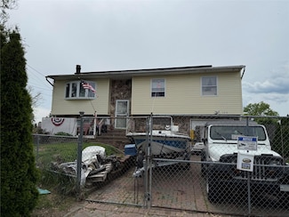 328 Brentwood Pkwy, Brentwood, NY 11717