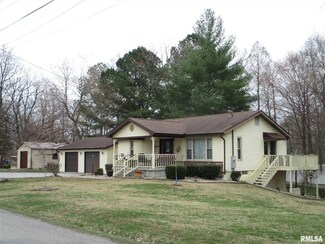 926 E Webster St, Benton, IL 62812