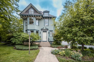 312 S 5th St, Geneva, IL 60134