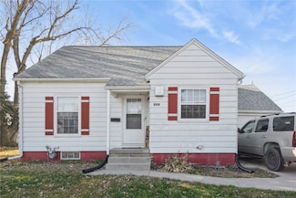 3718 C Ave NE, Cedar Rapids, IA 52402