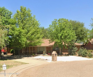 711 14th St, Shallowater, TX 79363