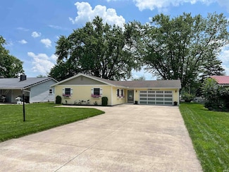 601 E Pickwick Dr, Syracuse, IN 46567