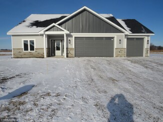 403 20th St W, Glencoe, MN 55336