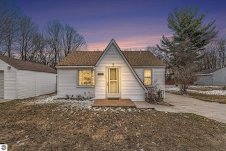 1067 Orchard St, Benzonia, MI 49616