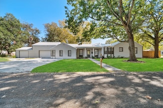 1106 Oriole Ln, Wharton, TX 77488