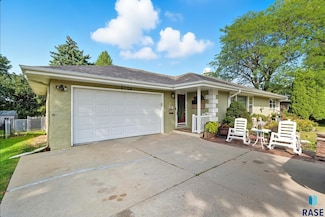 2708 W 26th St, Sioux Falls, SD 57105