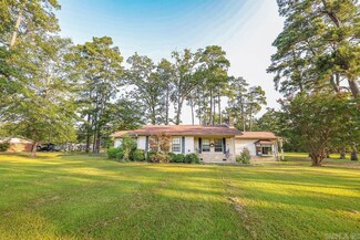 450 S 1st St, Bearden, AR 71720