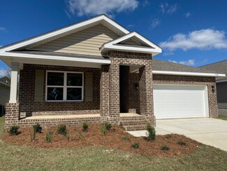 4720 Airmen Dr, Crestview, FL 32539