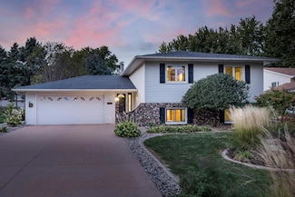 132 Mary Cir, North Mankato, MN 56003