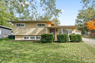 22 Greenfield Rd, Montgomery, IL 60538