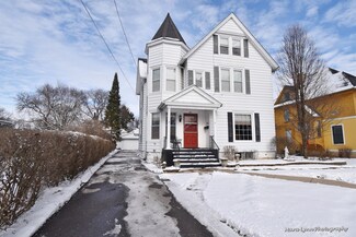 561 Garfield Ave, Aurora, IL 60506
