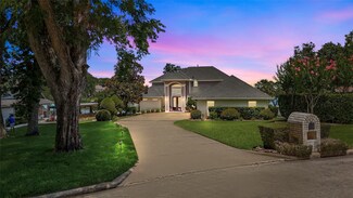 171 Waterfront Dr, Montgomery, TX 77356