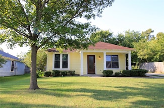 405 W Oak St, Decatur, TX 76234