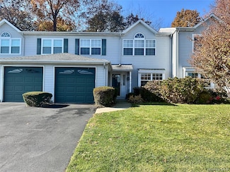 12 Horizon Ct, Huntington, NY 11743
