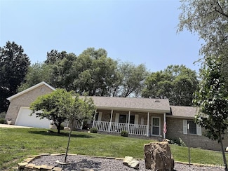 106 Woodland Hills Ct, Vandalia, IL 62471