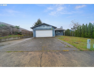 1924 Garfield St, North Bend, OR 97459