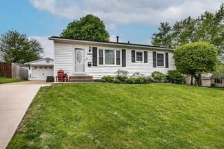 2104 Graham Cir, Dubuque, IA 52002
