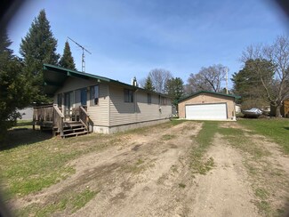 2867 Bay St, Lewiston, MI 49756