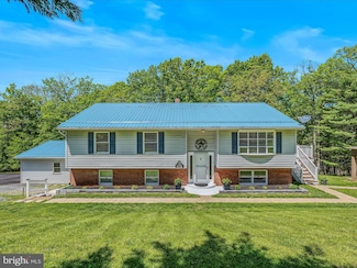 3322 Johnsons Mill Rd, Berkeley Springs, WV 25411