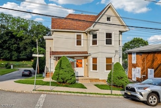 32 Hinchman Ave, Dover, NJ 07801