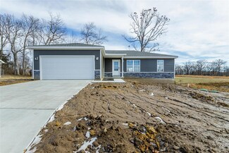 260 Village Circle Dr, Winfield, MO 63389