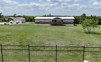 105 Cr 4025 Rd, Lott, TX 76656