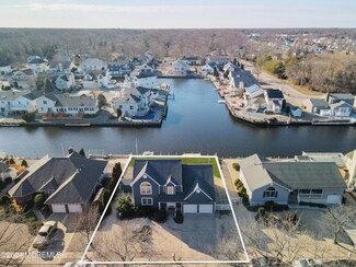 22 Elm St, Bayville, NJ 08721