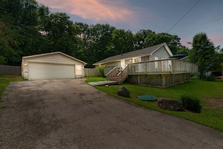 35W493 Riverside Dr, Saint Charles, IL 60174