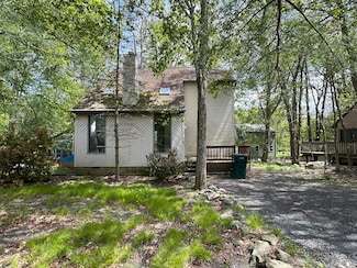 485 Country Place Dr, Tobyhanna, PA 18466